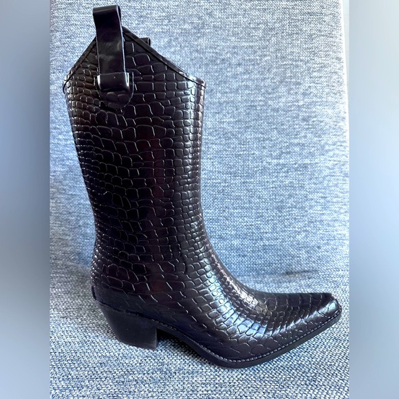 NWOT Corkys Dark Brown Crocodile-Embossed Heeled Boots - Picture 1 of 8